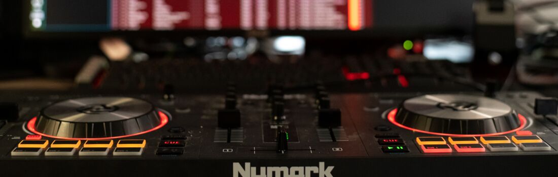 Photo of DJ controller Numark Mixtrack 3